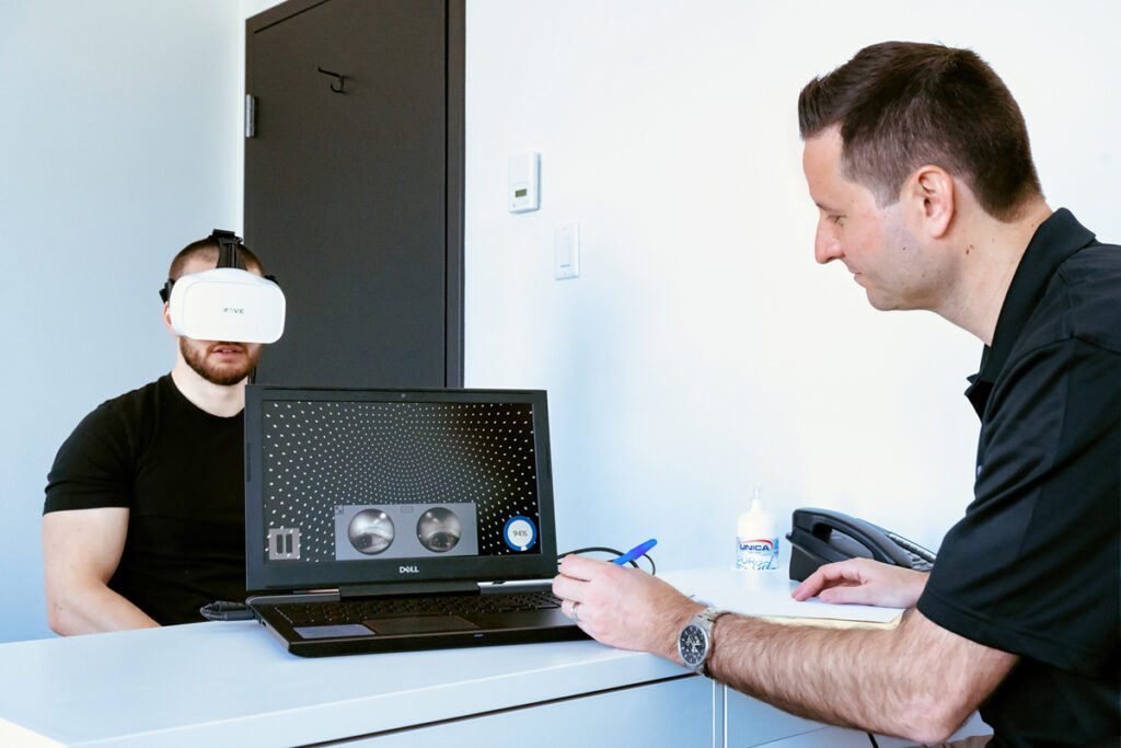Utilisation technologie avec casque de vision virtuelle